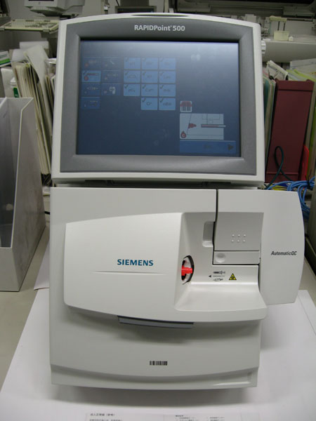 全自動血液ガス測定装置（SIEMENS RAPIDPoint 500)